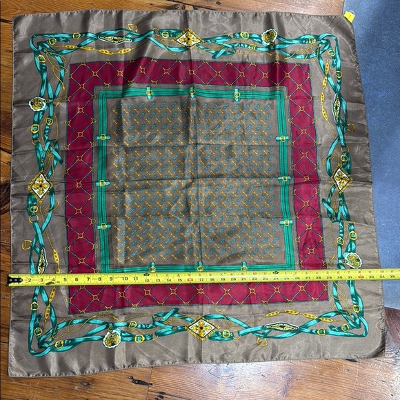 Scarf Wrap Vibrant Patterned chain and belt Scarf - Picture 2 of 7